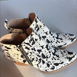 🍍VERY VOLATILE ANIMAL PRINT SIDE ZIP BOOTIE🍍SZ 7